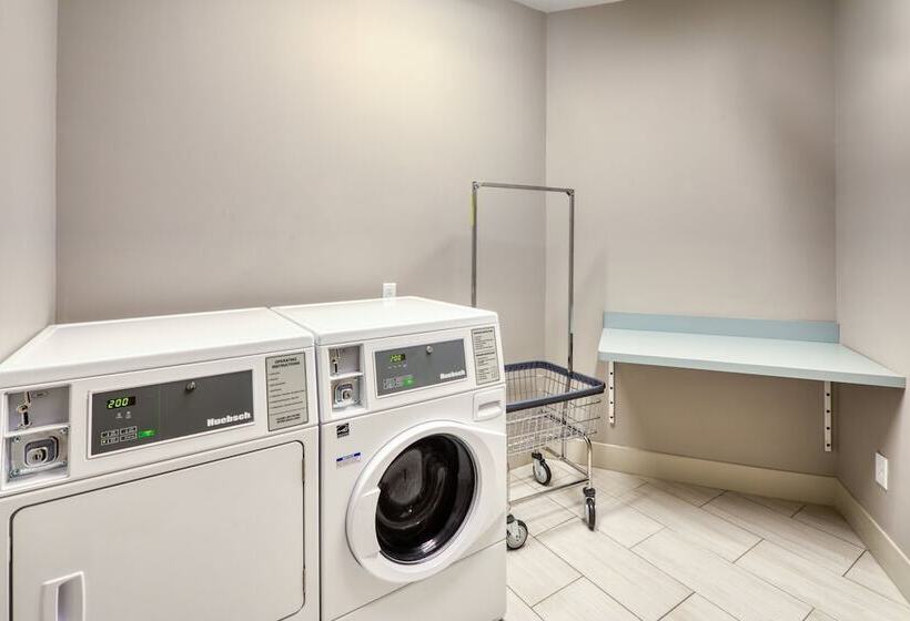 فندق Holiday Inn Express & Suites   Charlotte   South End, An Ihg