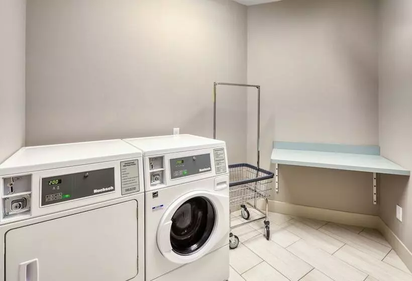 Hotelli Holiday Inn Express & Suites   Charlotte   South End, An Ihg