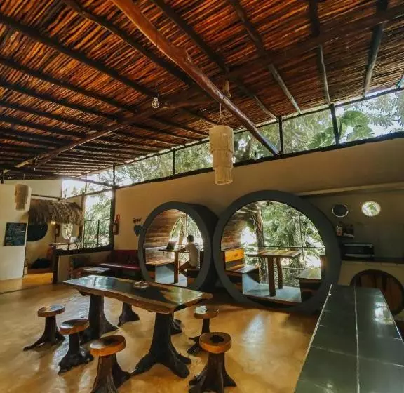 هتل Hostal Mulut Tulum