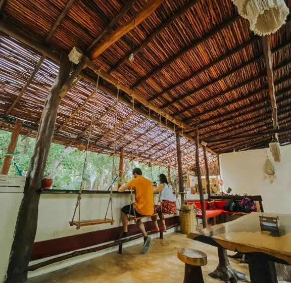 هتل Hostal Mulut Tulum