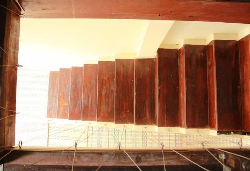 تختخواب و صبحانه Vanpila