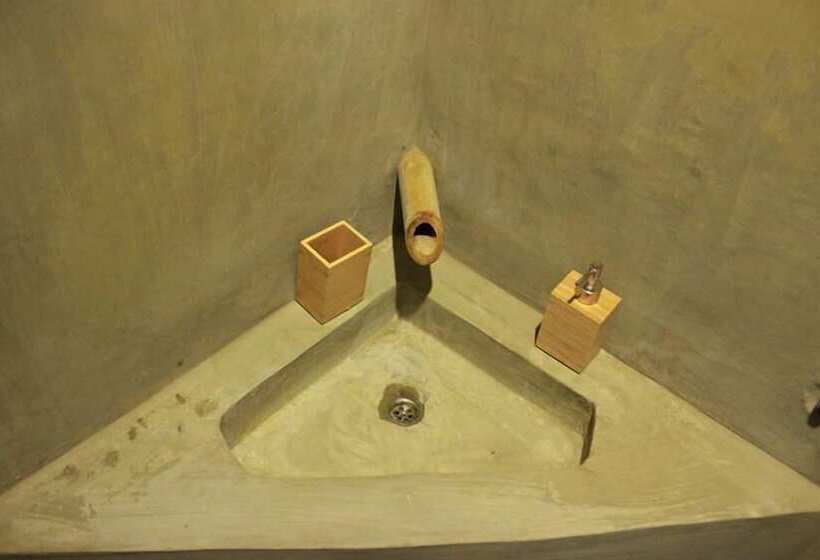 تختخواب و صبحانه Vanpila