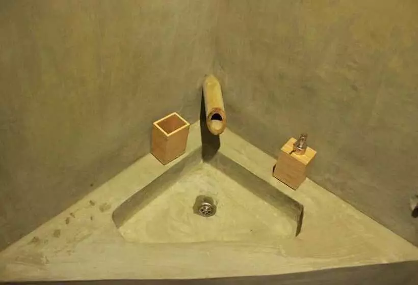 تختخواب و صبحانه Vanpila