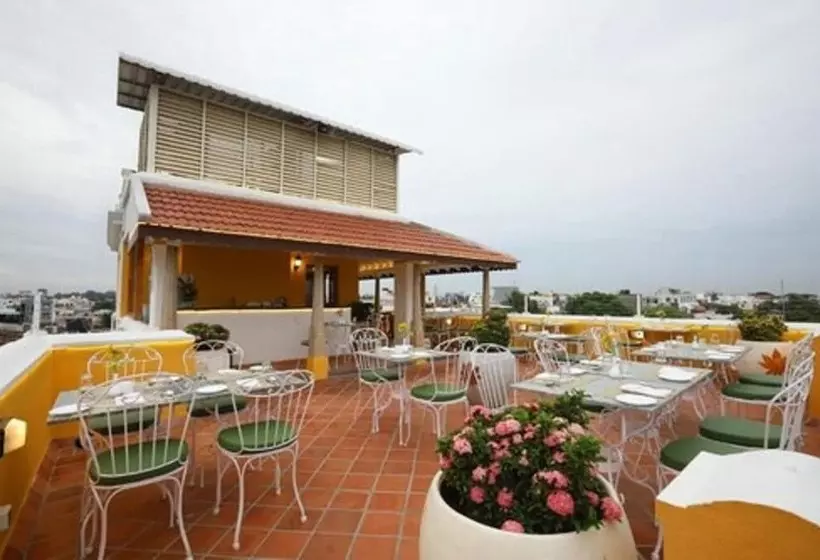 هتل Petit Palais