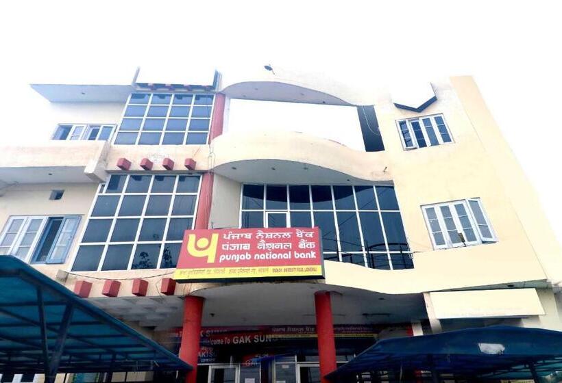 Oyo 18570 Hotel Jazz