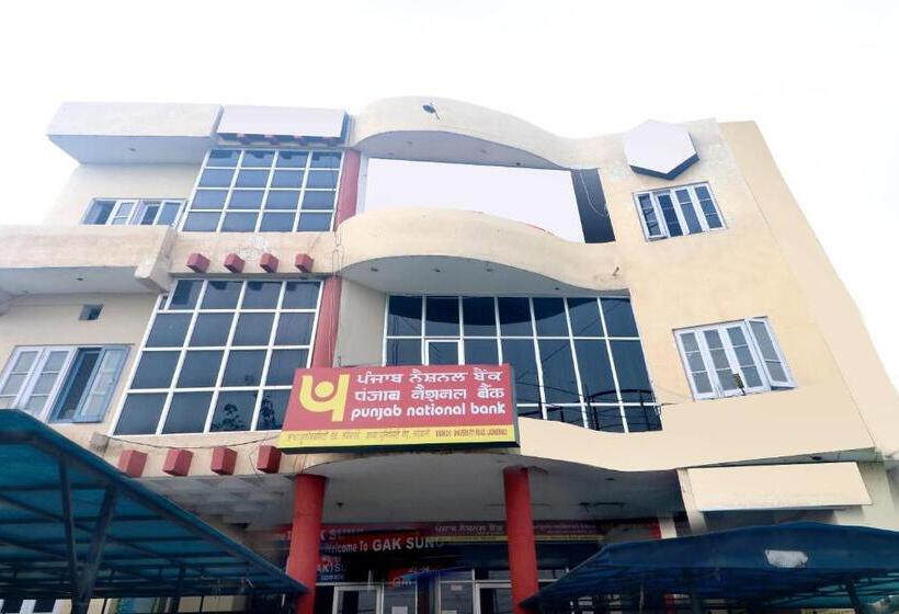 Oyo 18570 Hotel Jazz