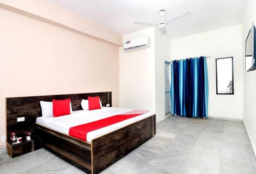 Oyo 18570 Hotel Jazz