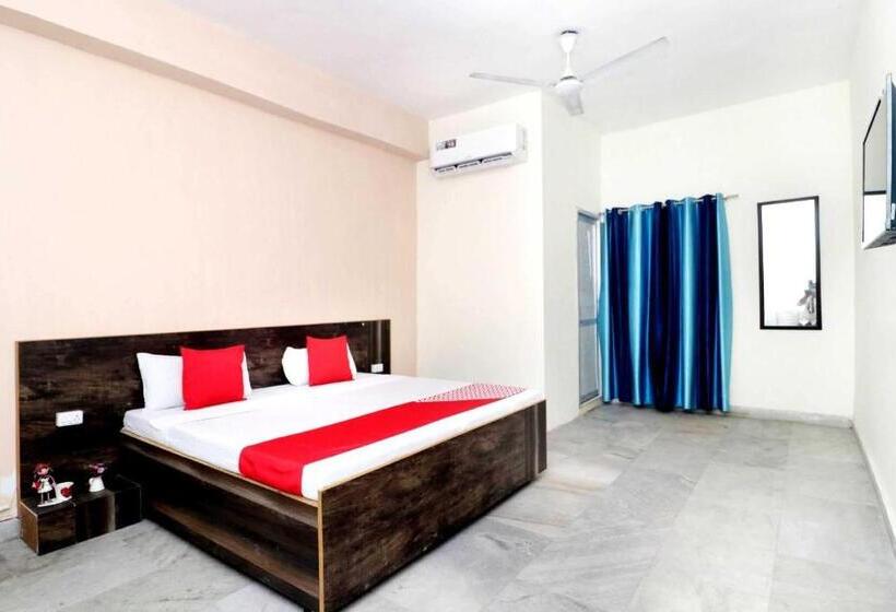 Oyo 18570 Hotel Jazz