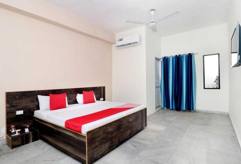 Oyo 18570 Hotel Jazz