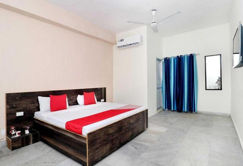 Oyo 18570 Hotel Jazz