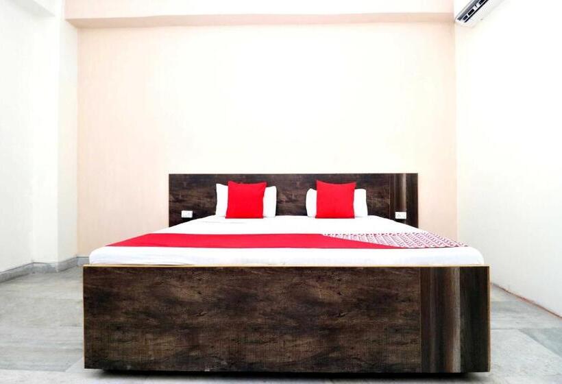 Oyo 18570 Hotel Jazz