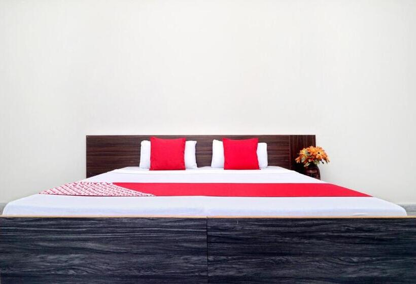 Oyo 18570 Hotel Jazz