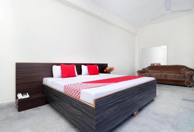 Oyo 18570 Hotel Jazz