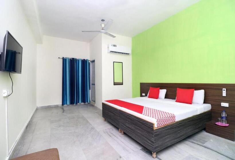 Oyo 18570 Hotel Jazz