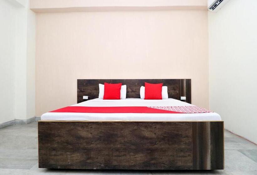 Oyo 18570 Hotel Jazz