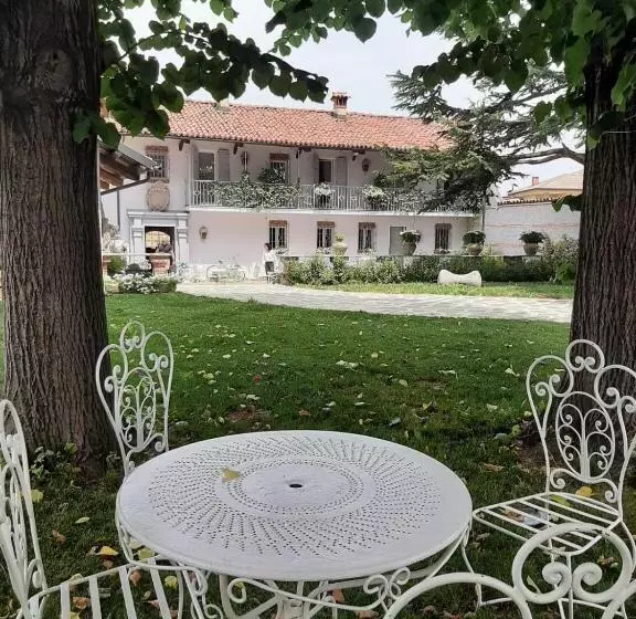 ペンション Antica Villa Cuneo  Guest House   B&b E Non Un Hotel A Cuneo