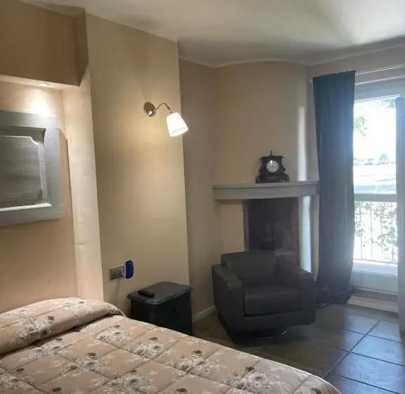 ペンション Antica Villa Cuneo  Guest House   B&b E Non Un Hotel A Cuneo