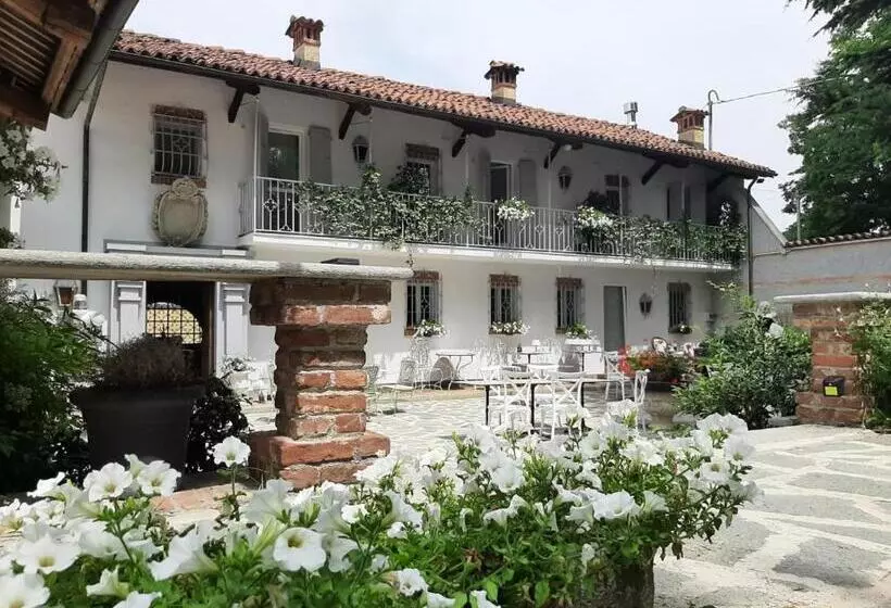 ペンション Antica Villa Cuneo  Guest House   B&b E Non Un Hotel A Cuneo