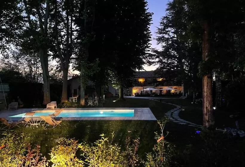 ペンション Antica Villa Cuneo  Guest House   B&b E Non Un Hotel A Cuneo