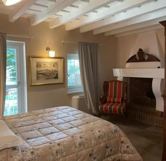 ペンション Antica Villa Cuneo  Guest House   B&b E Non Un Hotel A Cuneo