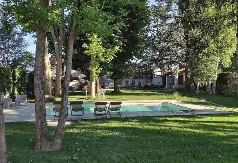 ペンション Antica Villa Cuneo  Guest House   B&b E Non Un Hotel A Cuneo