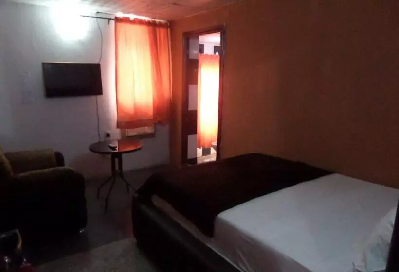 Metro Hotel Oluyole