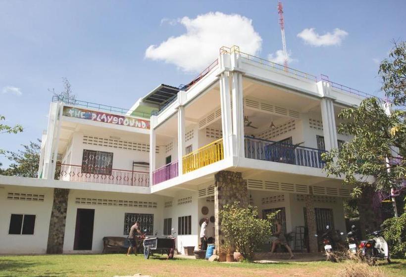 تختخواب و صبحانه The Playground