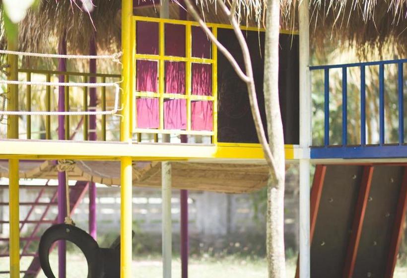 تختخواب و صبحانه The Playground