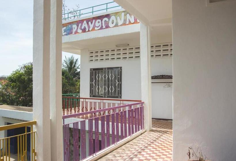 تختخواب و صبحانه The Playground