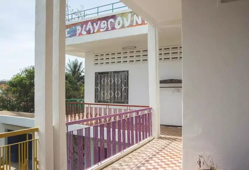 تختخواب و صبحانه The Playground