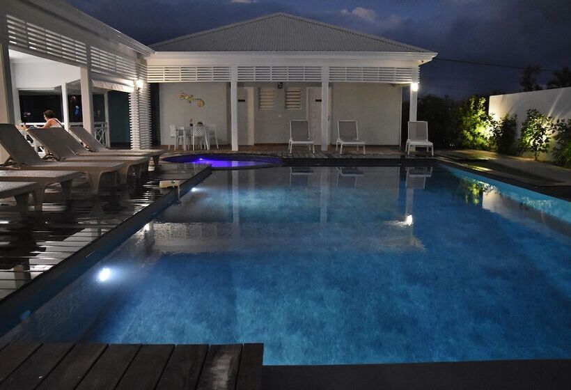 هتل Hôtel La Christophine