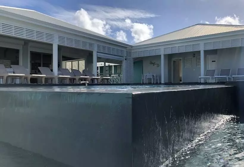 هتل Hôtel La Christophine