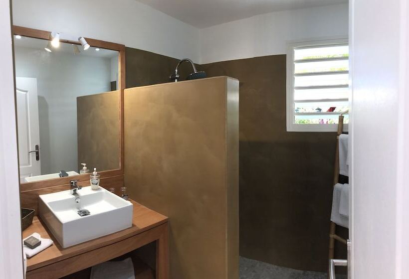 هتل Hôtel La Christophine