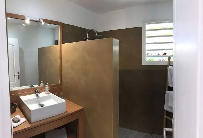 هتل Hôtel La Christophine