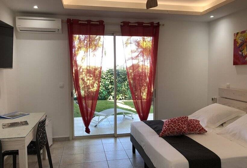 هتل Hôtel La Christophine