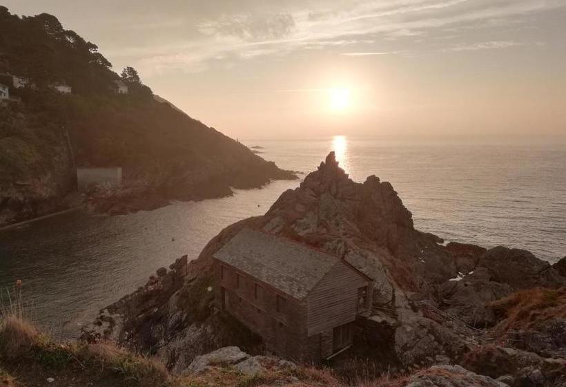 민박 The House On The Props