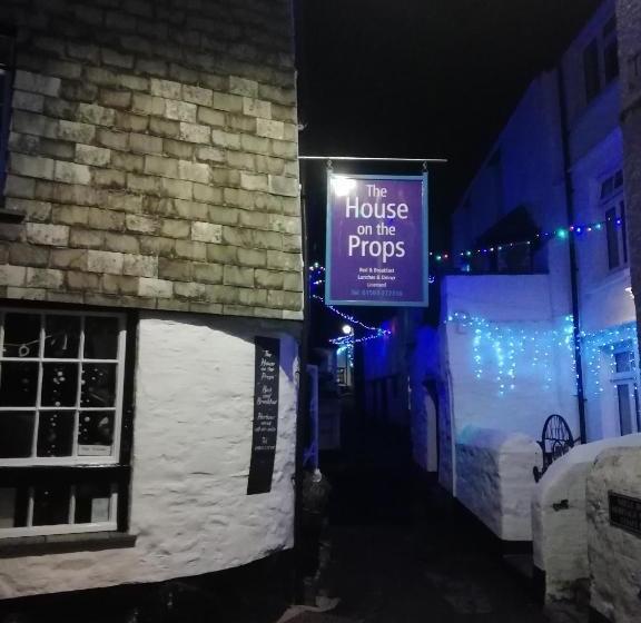 민박 The House On The Props