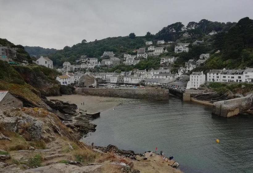 민박 The House On The Props