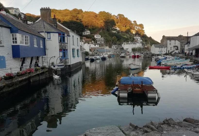 민박 The House On The Props