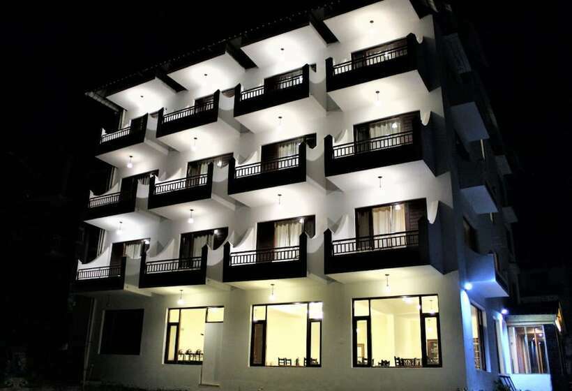 هتل Aash Manali Retreat Spa & Resort