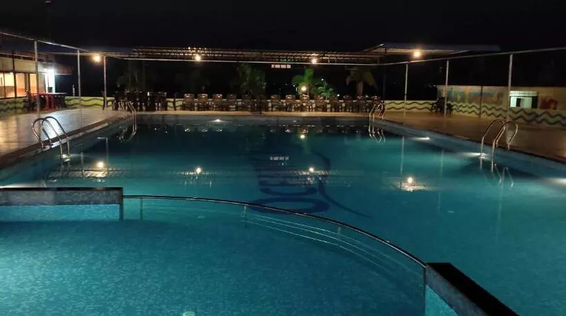 ホテル Mango Valley Resort Ganpatipule