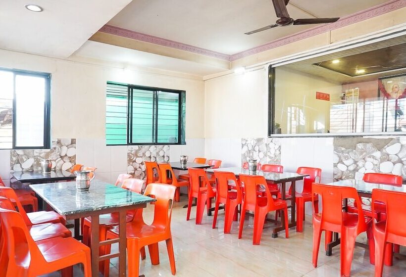 Oyo 18653 Hotel Swami Samarth