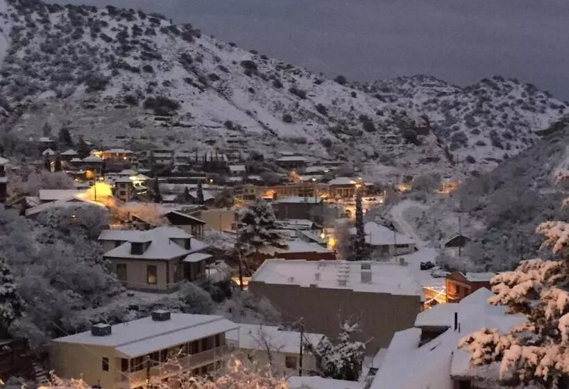 Bisbee Brownstone Suites