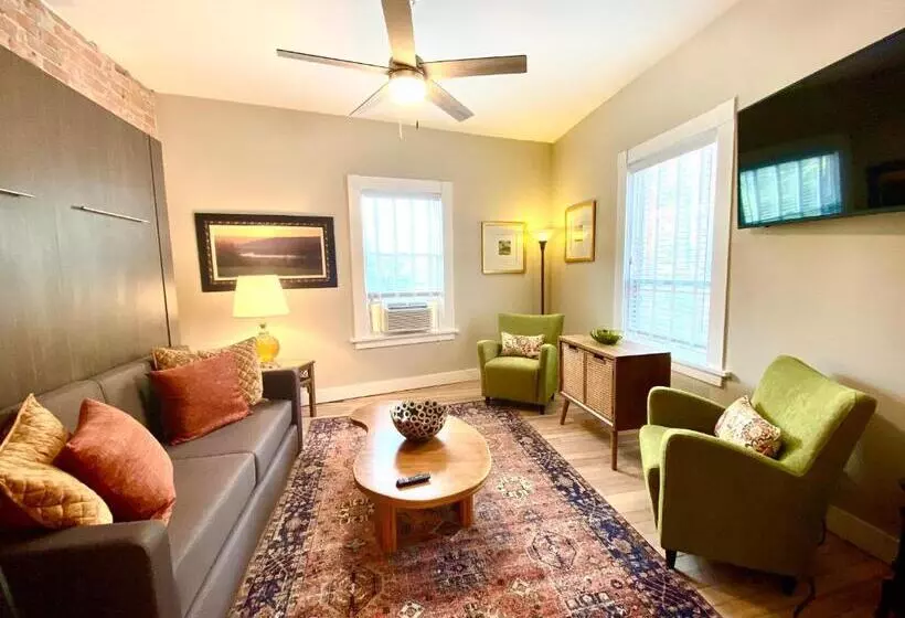 Bisbee Brownstone Suites