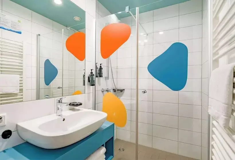 هتل Ramada Encore By Wyndham Munich Messe