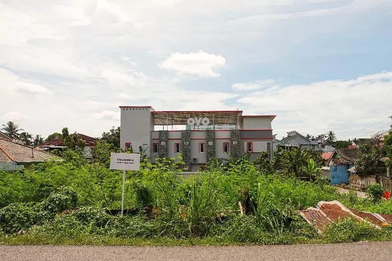ペンション Oyo 185 Roriz Residence