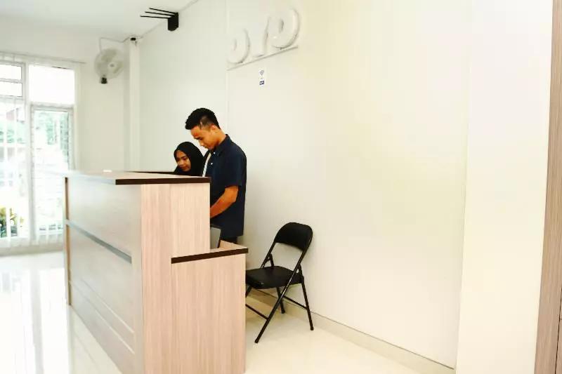 ペンション Oyo 185 Roriz Residence