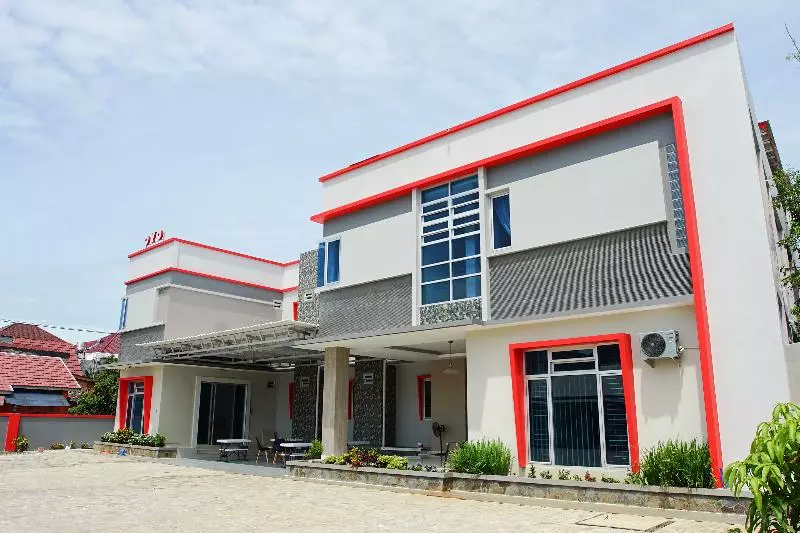 ペンション Oyo 185 Roriz Residence
