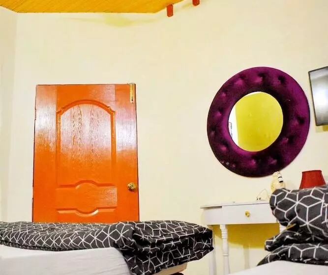 پانسیون Aimys Villa Guest House