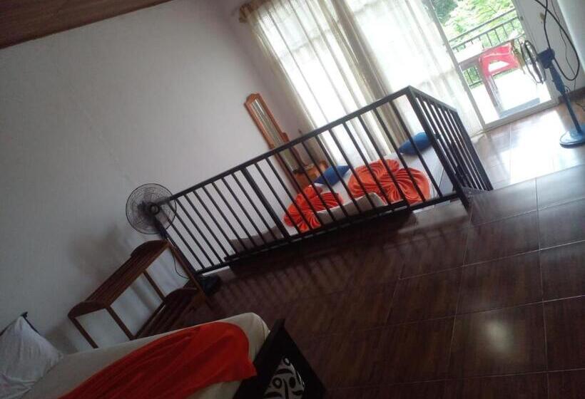 Hospedaria Uptown Ella